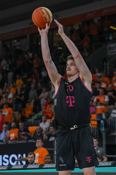 这位年轻的 这位年轻的